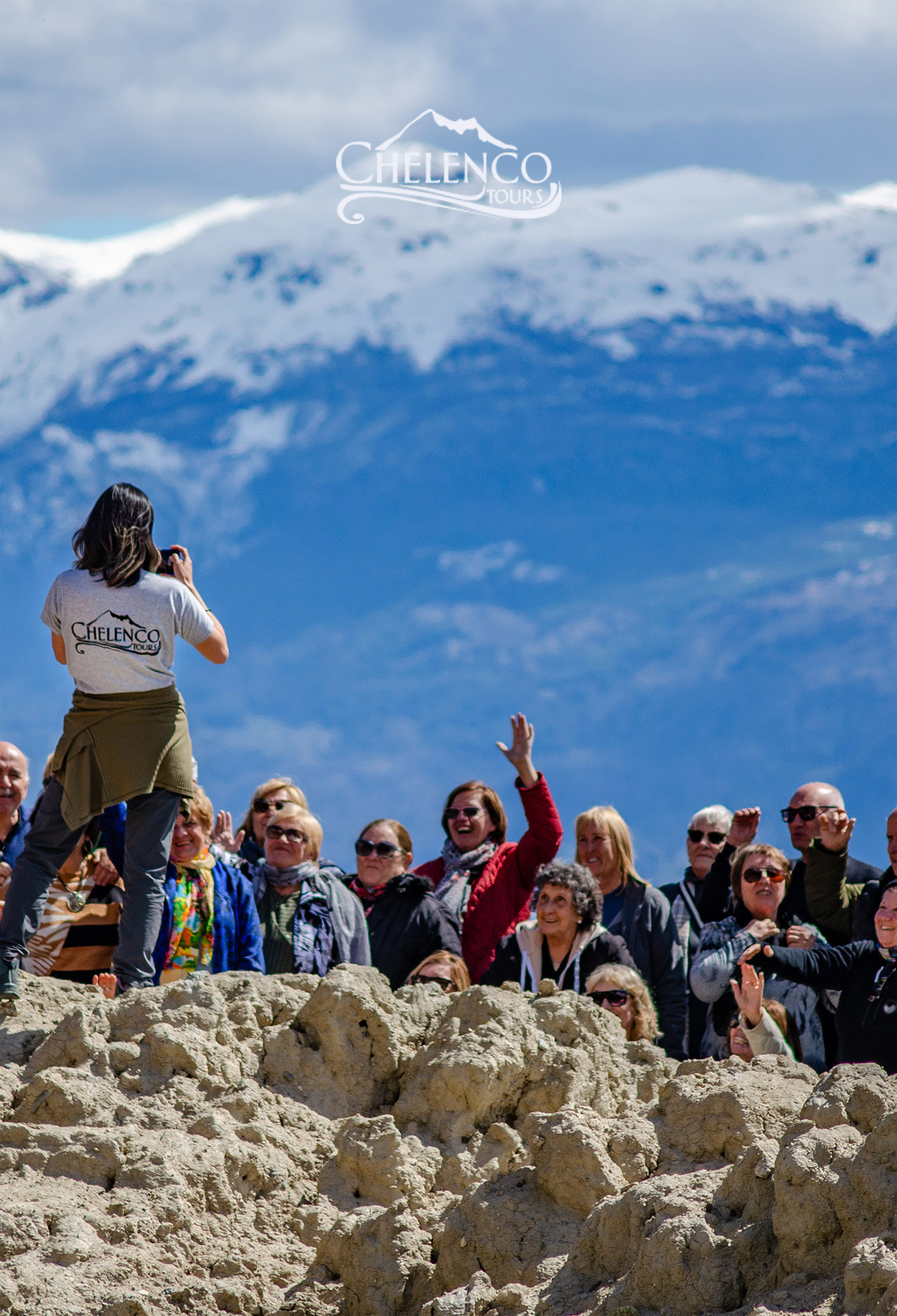 staff sacando fotos chelenco tours